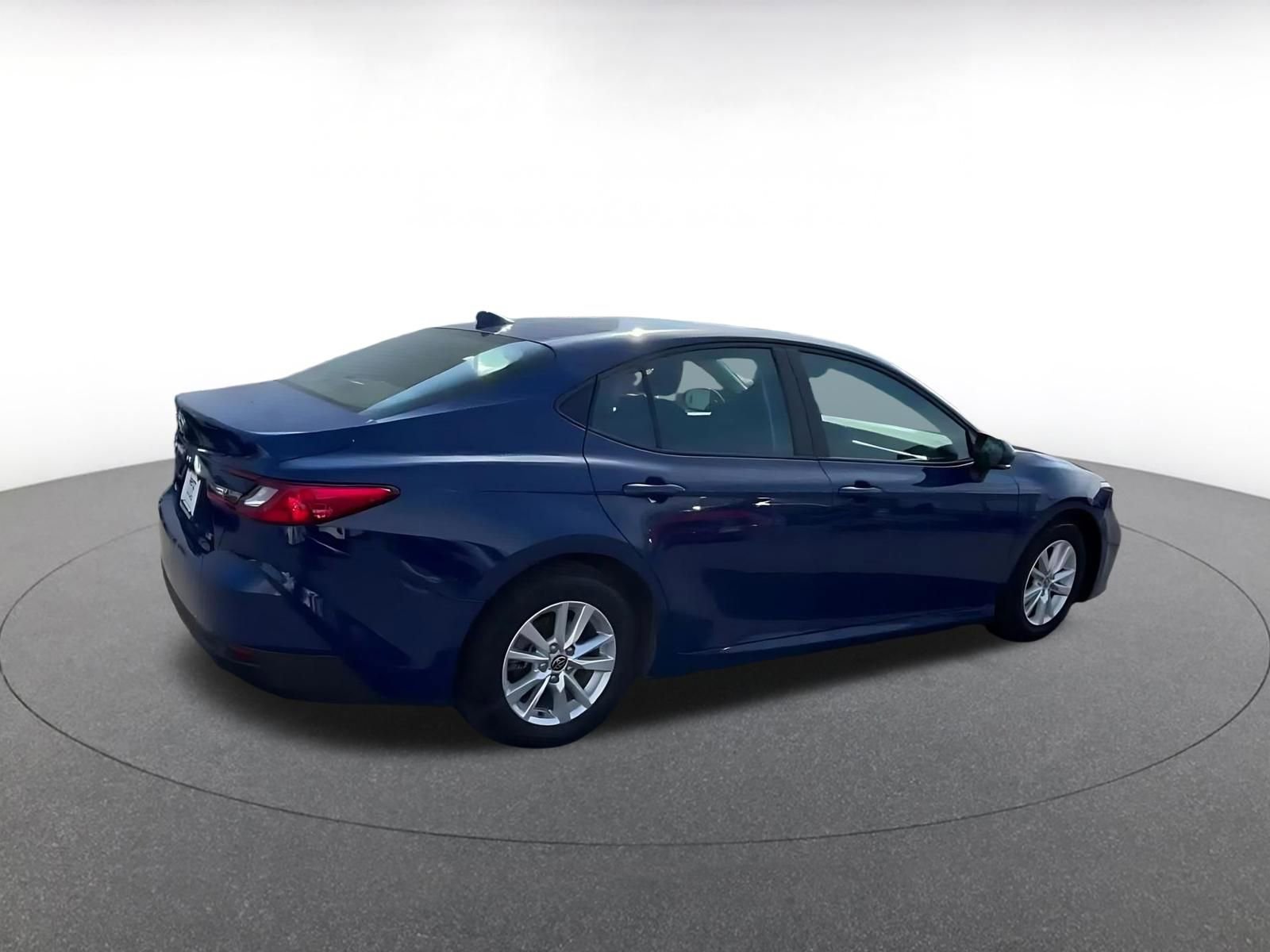 Used 2025 Toyota Camry LE image 13