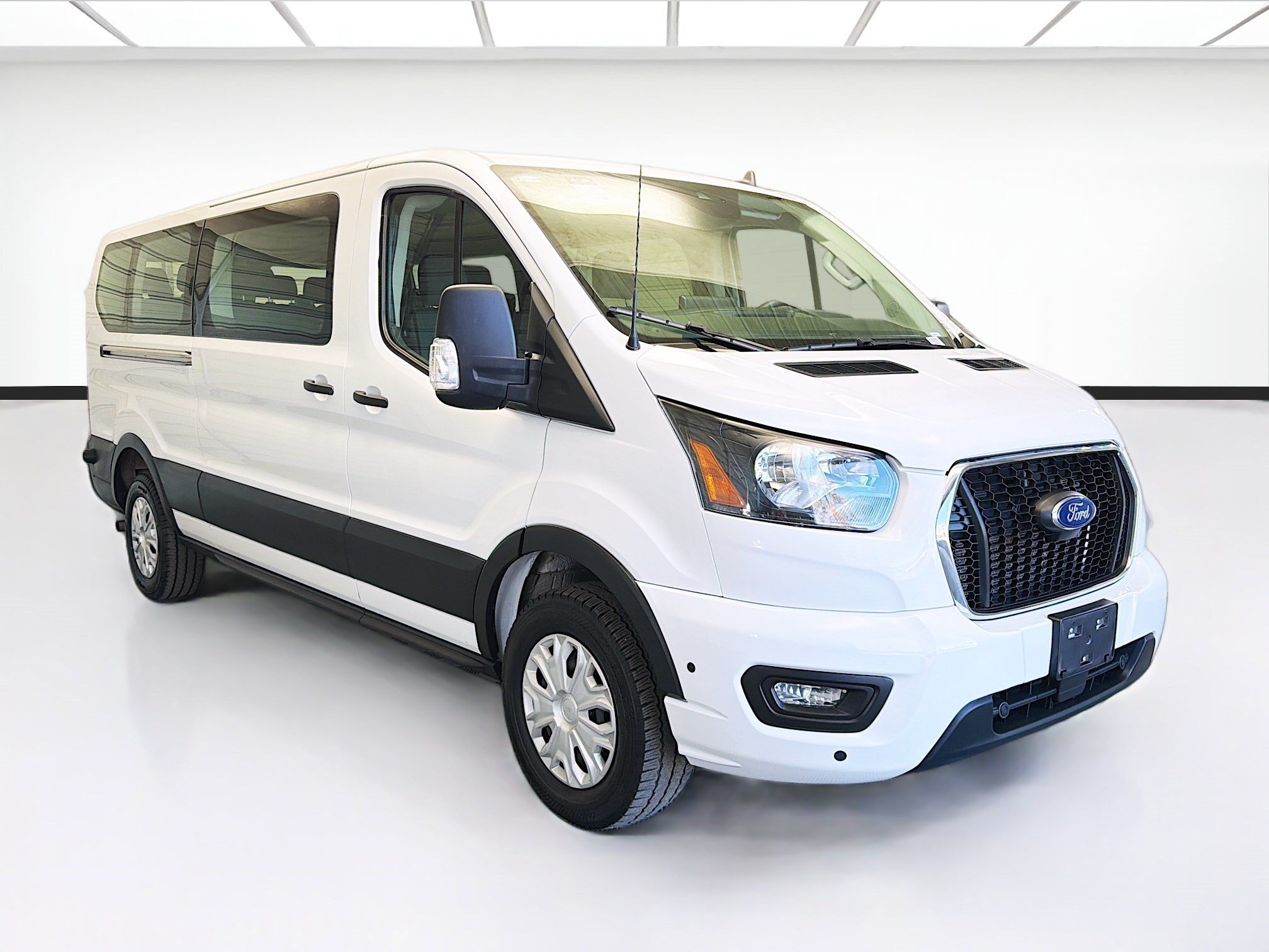 Used 2024 Ford Transit 350 XLT RWD image 3