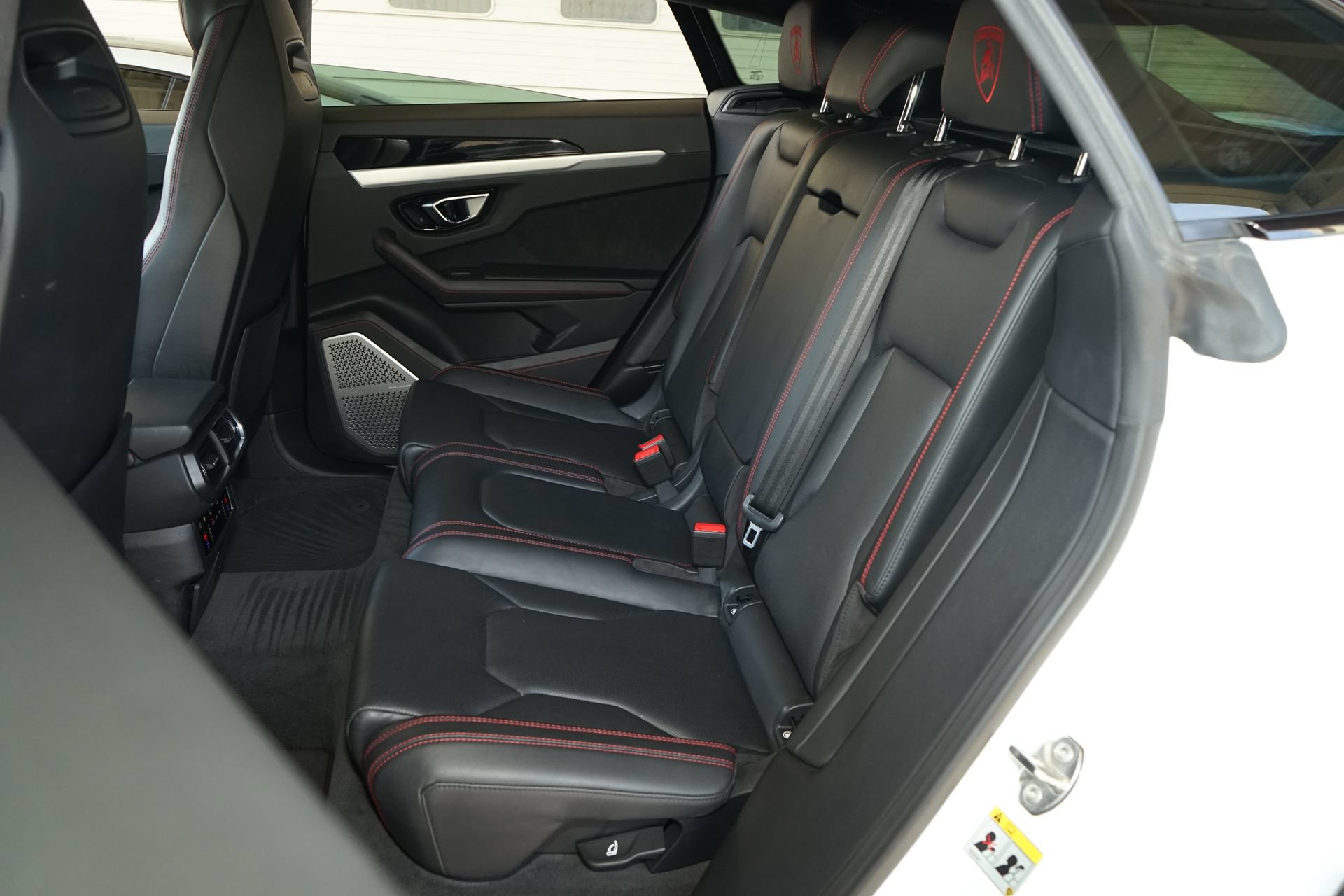 Used 2019 Lamborghini Urus AWD/4WD image 23