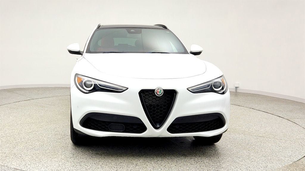 Used 2023 Alfa Romeo Stelvio Sprint image 2