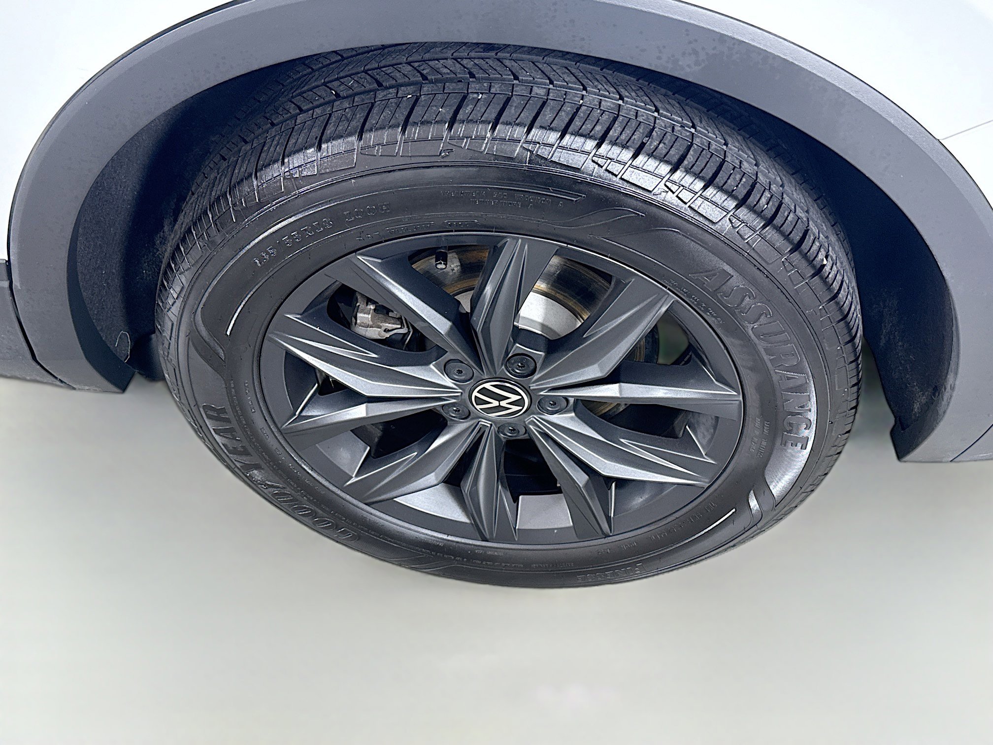 Used 2024 Volkswagen Tiguan SE image 27