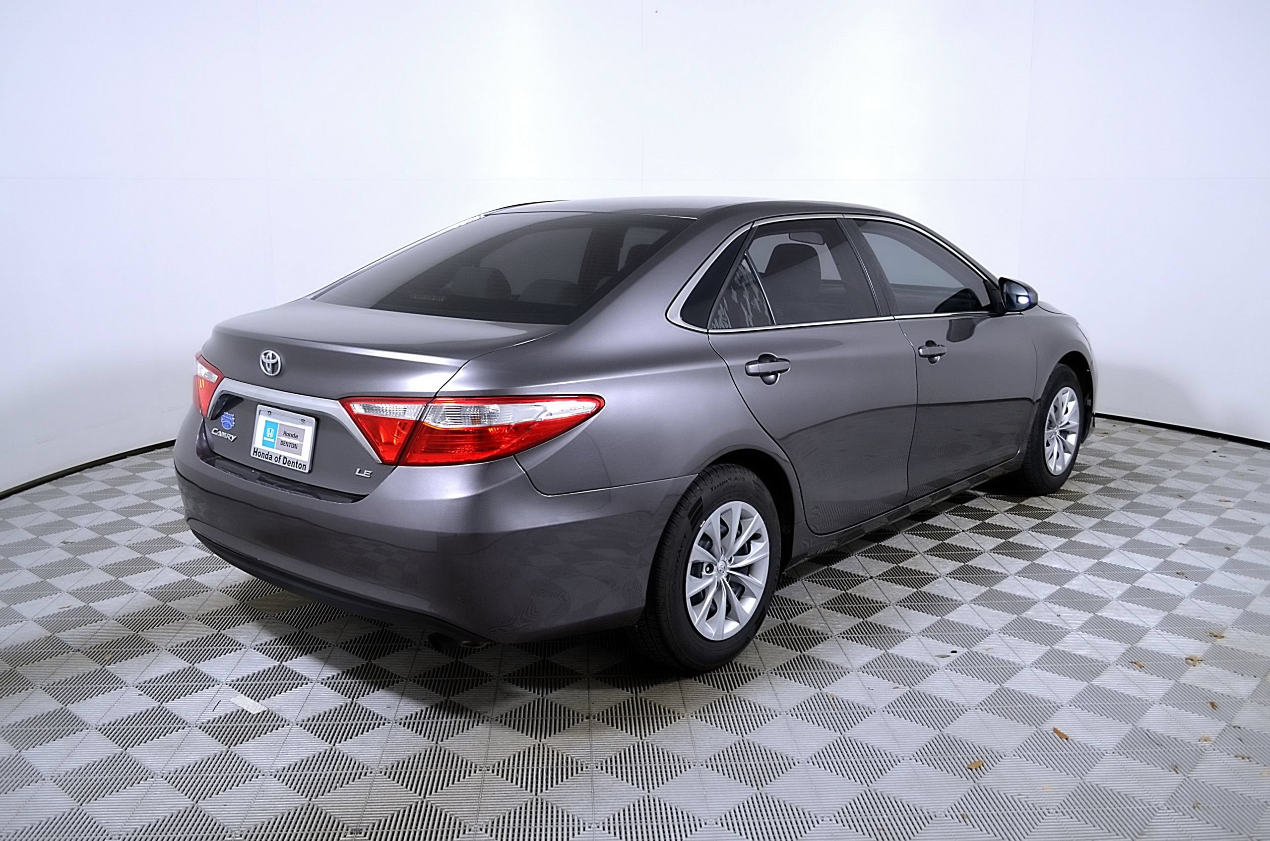Used 2016 Toyota Camry LE FWD image 7