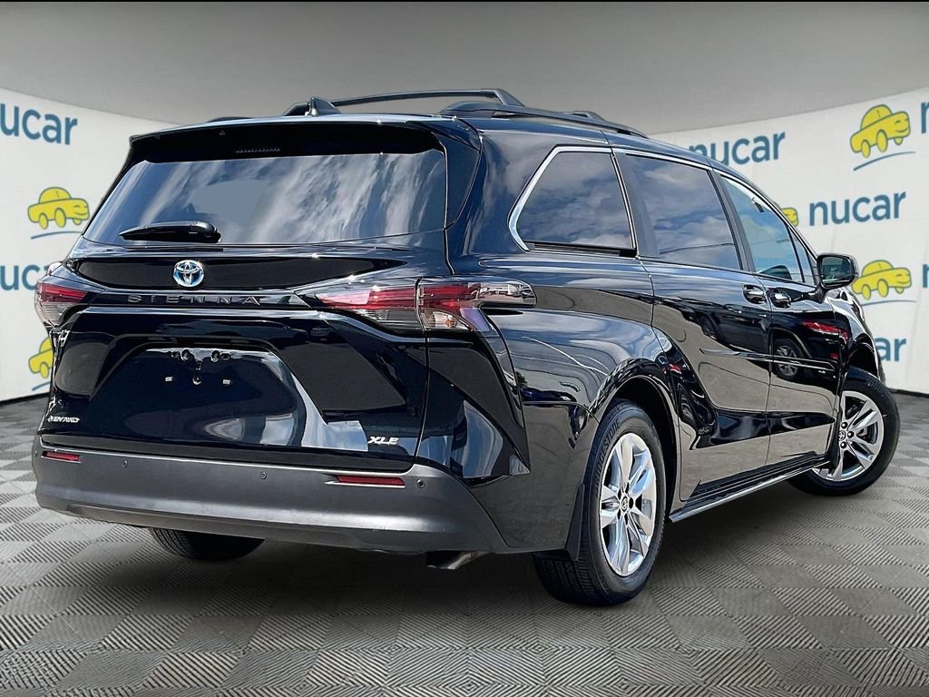 Used 2025 Toyota Sienna XLE w/ XLE Plus Package AWD/4WD image 6