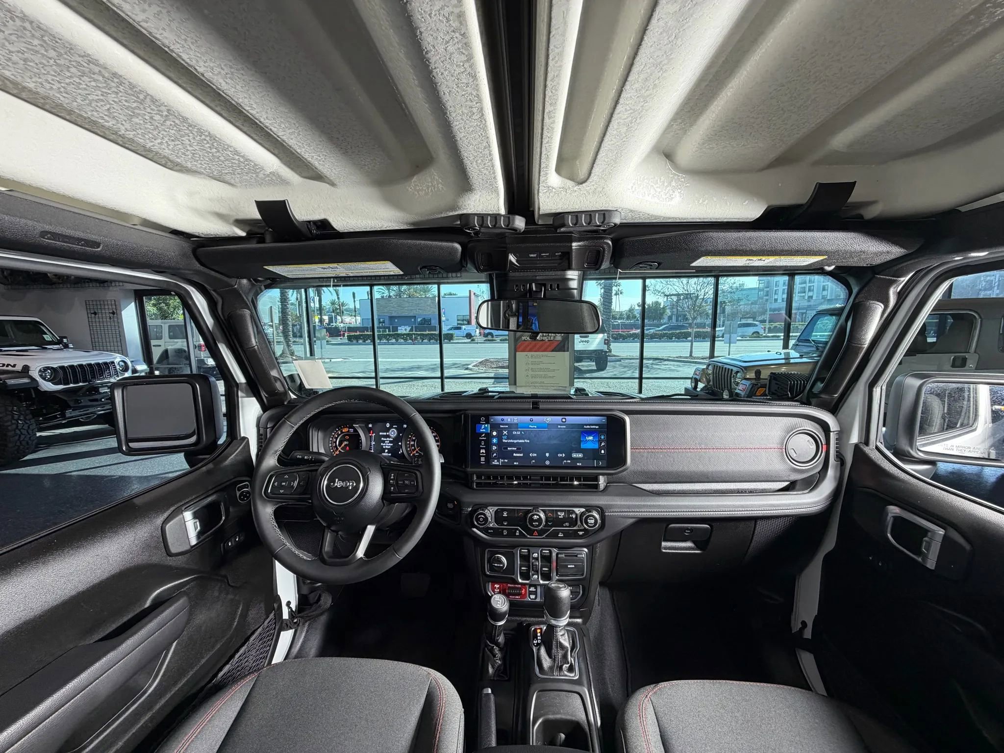 Used 2025 Jeep Wrangler Unlimited Rubicon AWD/4WD image 19