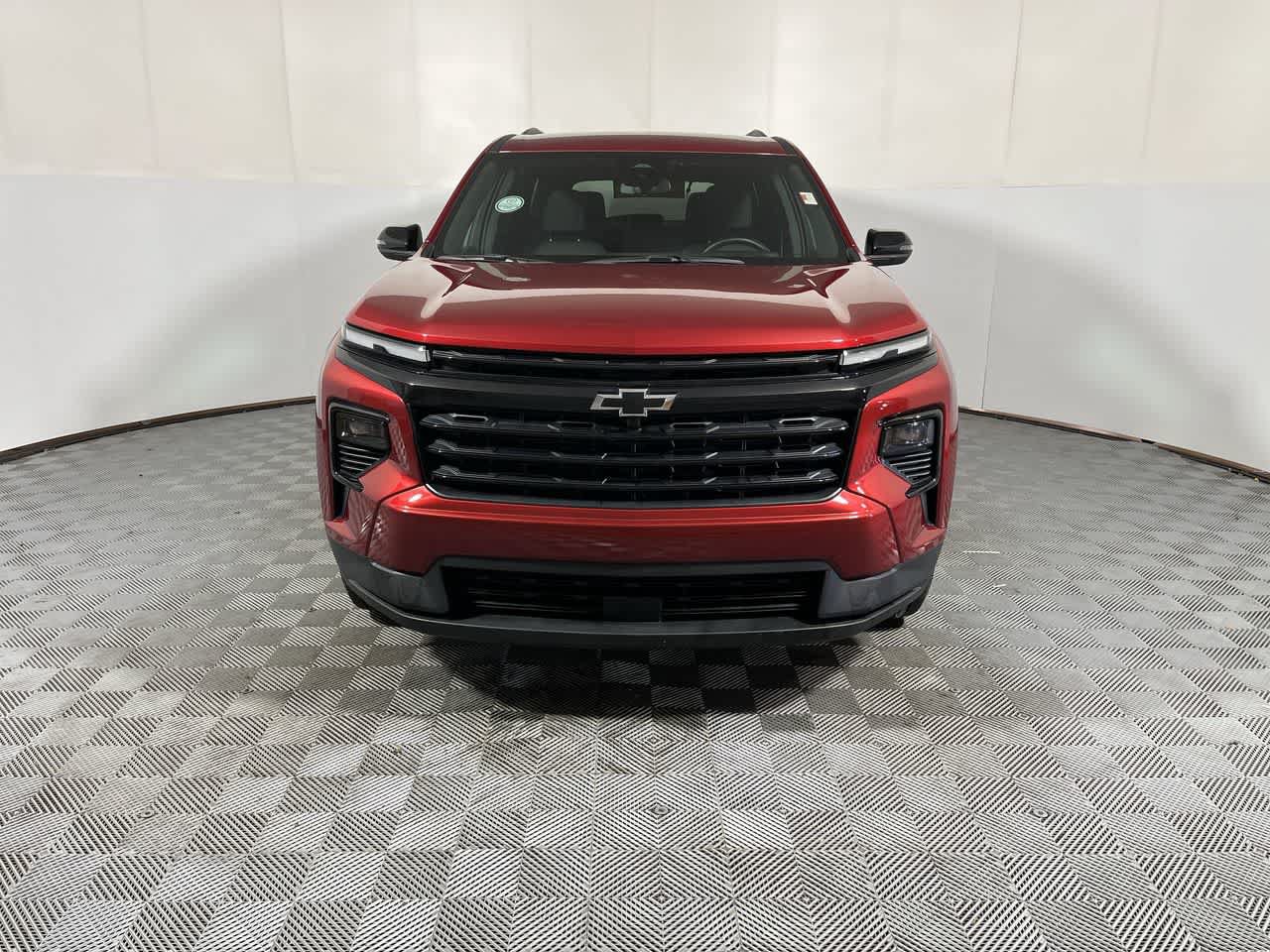 Used 2025 Chevrolet Traverse LT w/ Midnight/Sport Edition FWD image 3