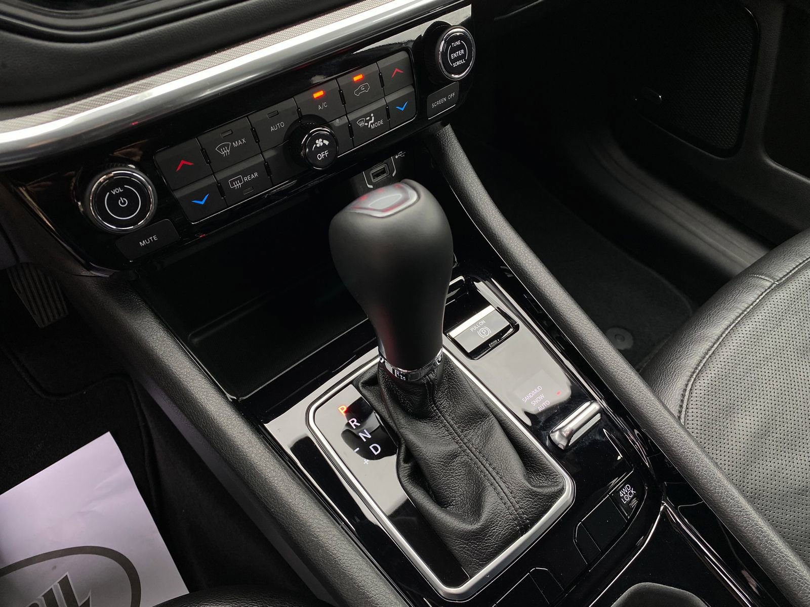 Used 2024 Jeep Compass Limited w/ High Altitude Package image 17