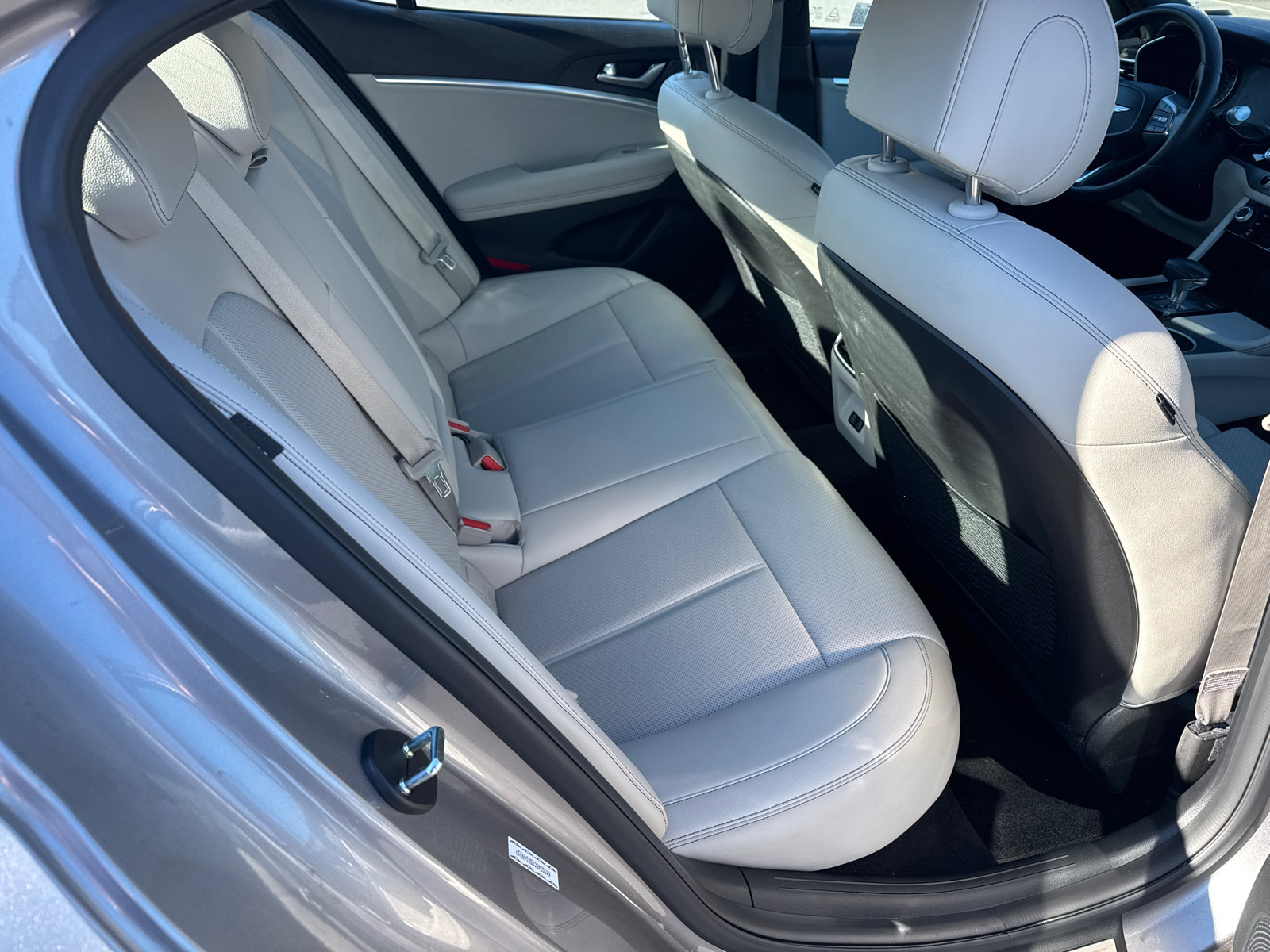 Used 2025 Genesis G70 2.5T image 13