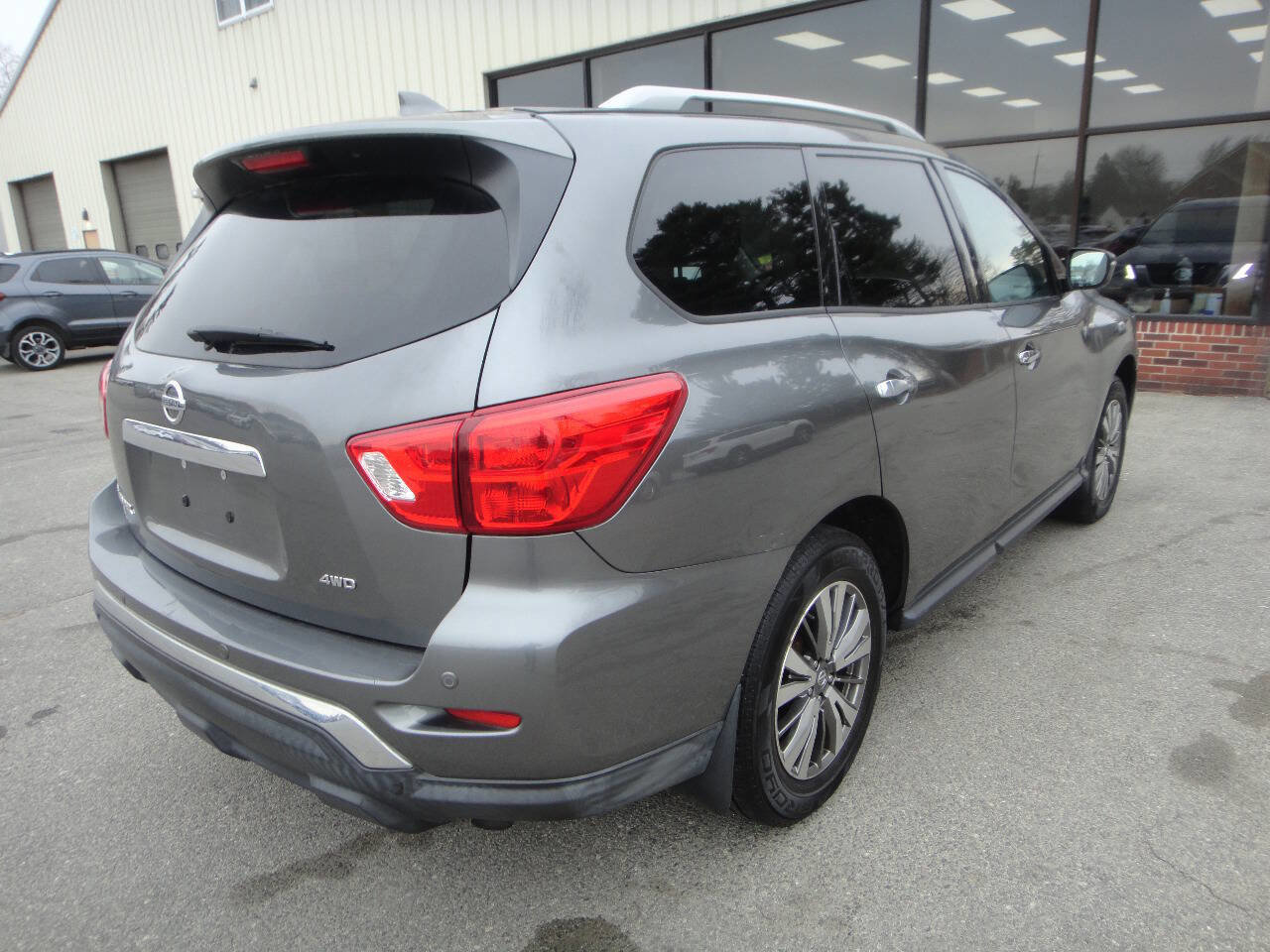 Used 2019 Nissan Pathfinder S image 4