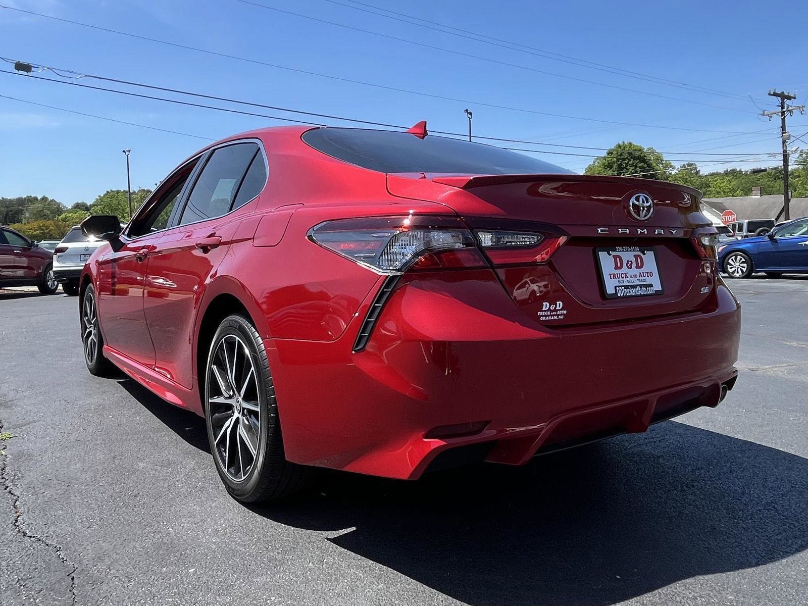 Used 2022 Toyota Camry SE FWD image 3