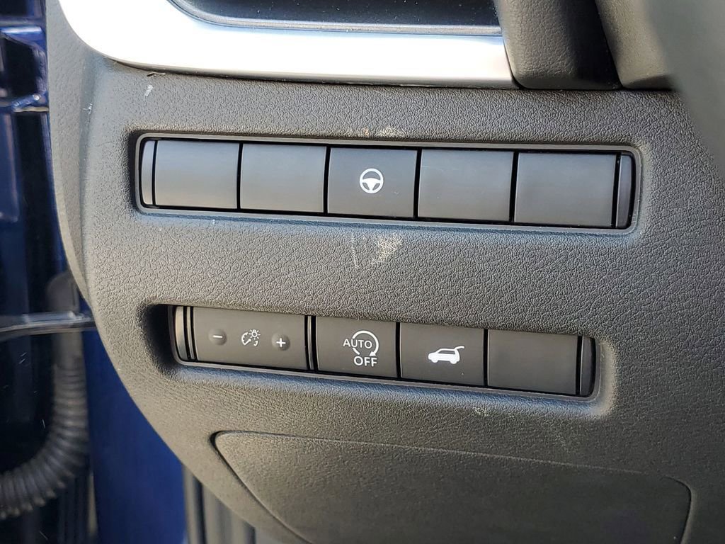 Used 2024 Nissan Rogue SV AWD/4WD image 22