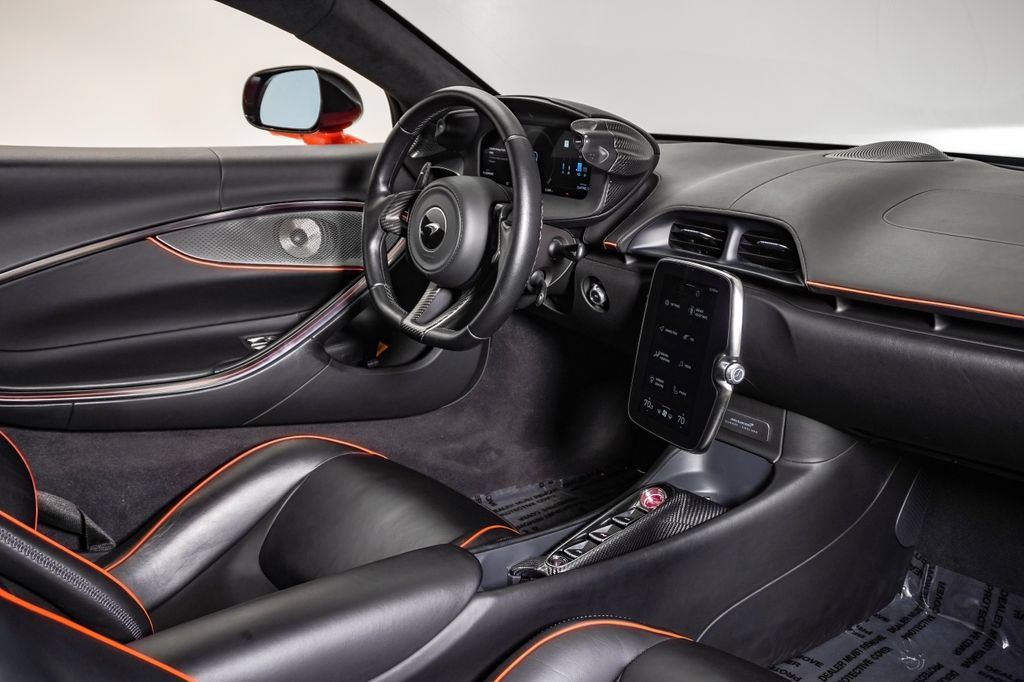 Used 2023 McLaren Artura RWD image 17