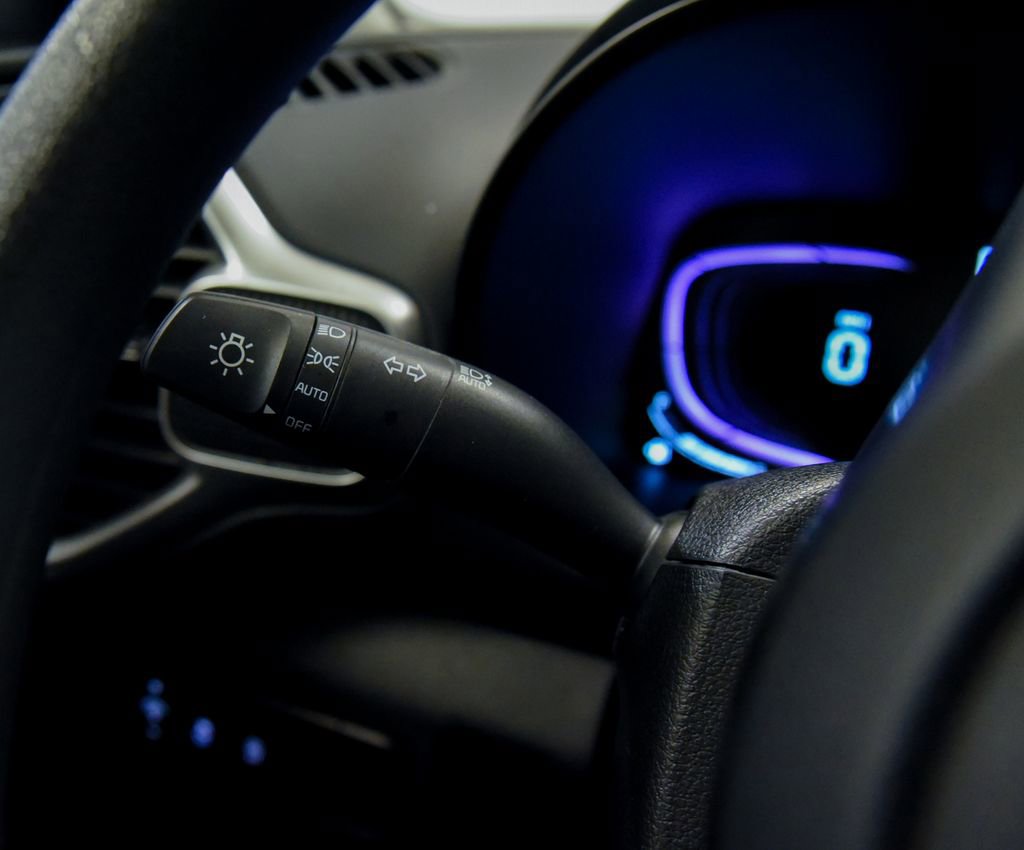 Used 2025 Kia Soul LX w/ LX Technology Package FWD image 22