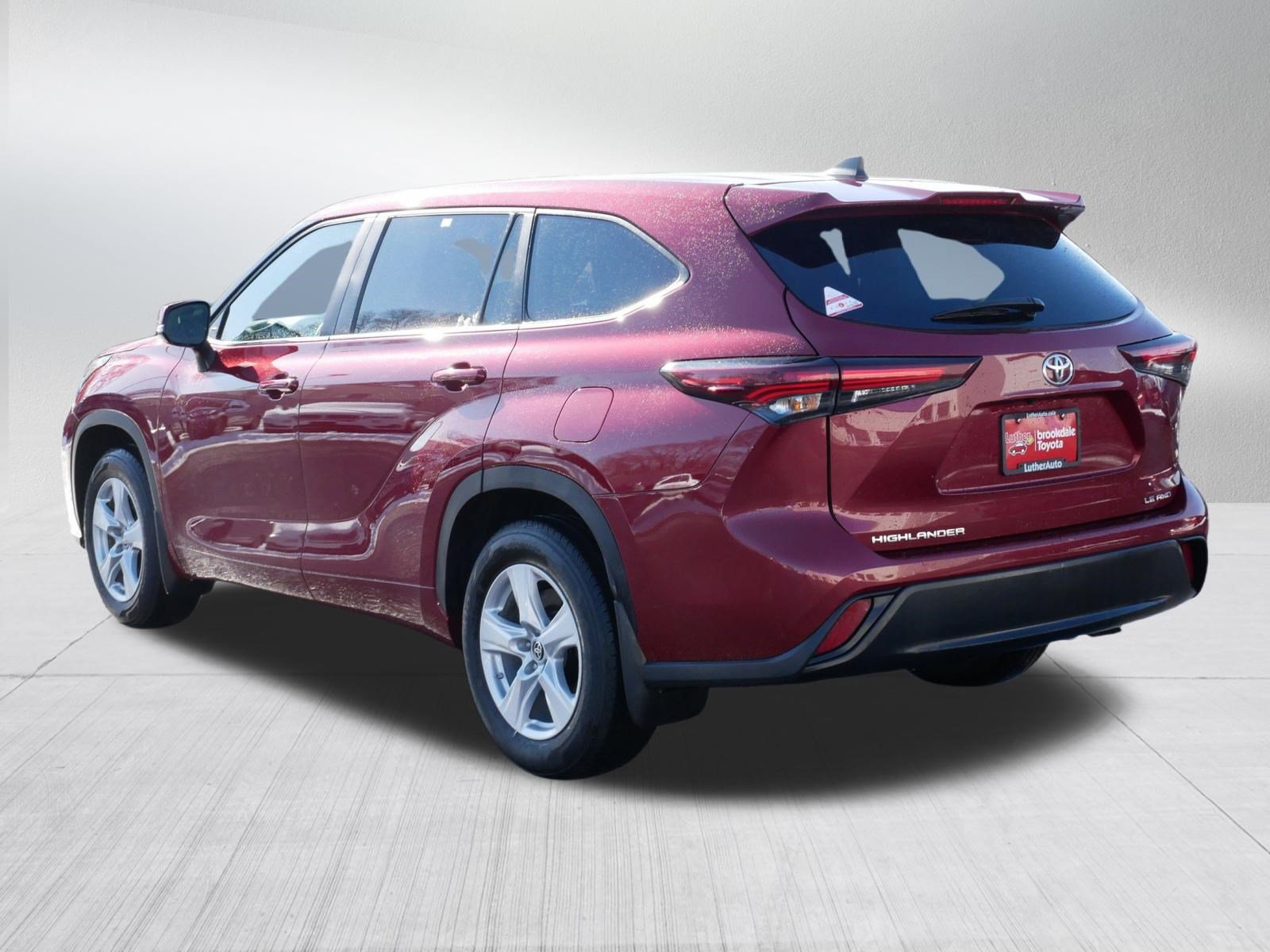 Certified 2024 Toyota Highlander LE AWD/4WD image 5