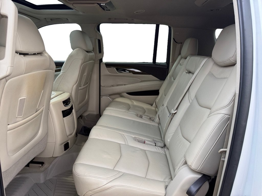 Used 2019 Cadillac Escalade ESV Luxury AWD/4WD image 13