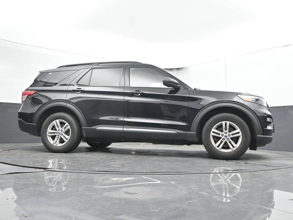 Used 2020 Ford Explorer XLT w/ Equipment Group 202A AWD/4WD image 40