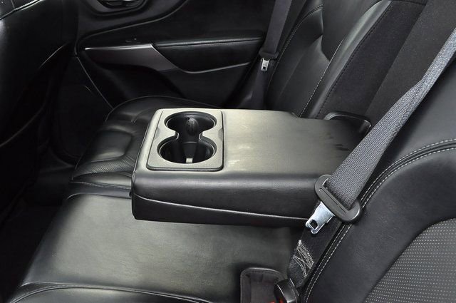 Used 2022 Jeep Cherokee Limited AWD/4WD image 17