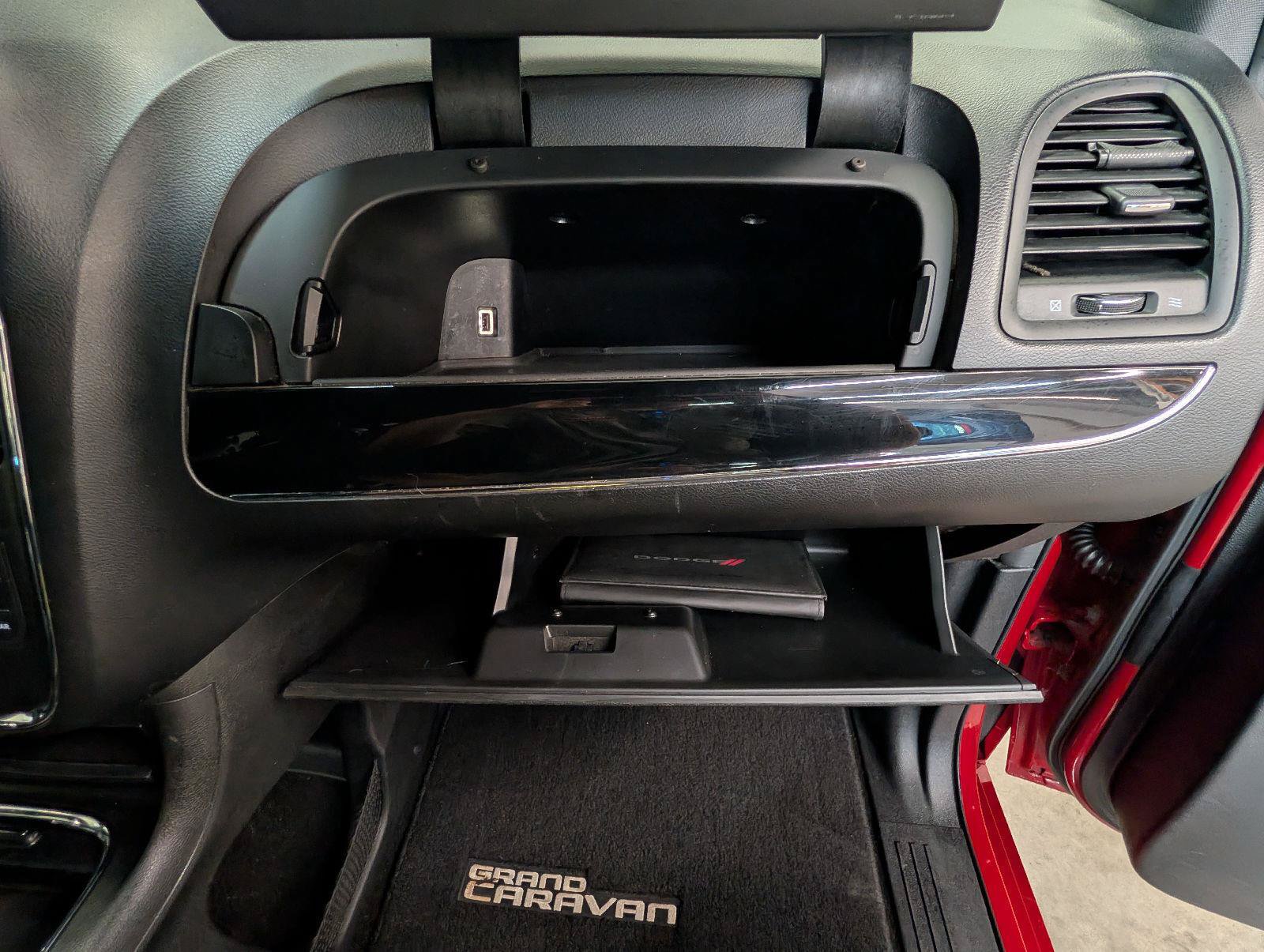 Used 2016 Dodge Grand Caravan SXT FWD image 29