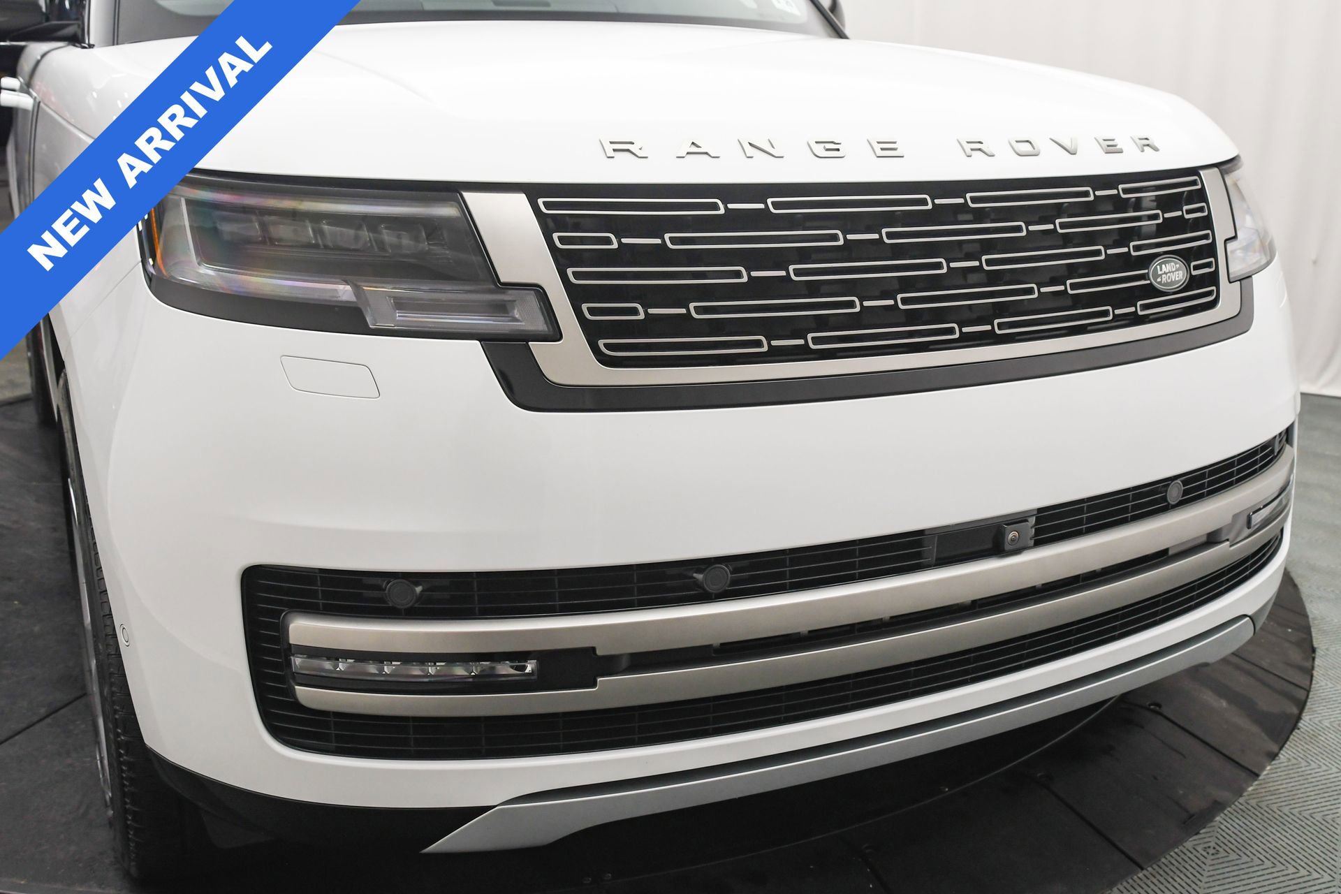 Used 2025 Land Rover Range Rover SE image 27