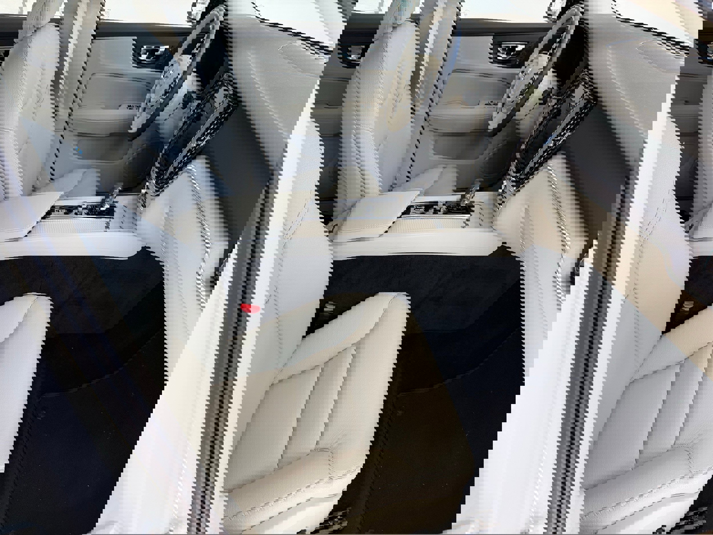 Certified 2025 Volvo S60 B5 Core image 22