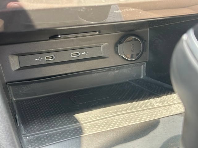 Used 2024 Volkswagen Tiguan SE R-Line FWD image 19