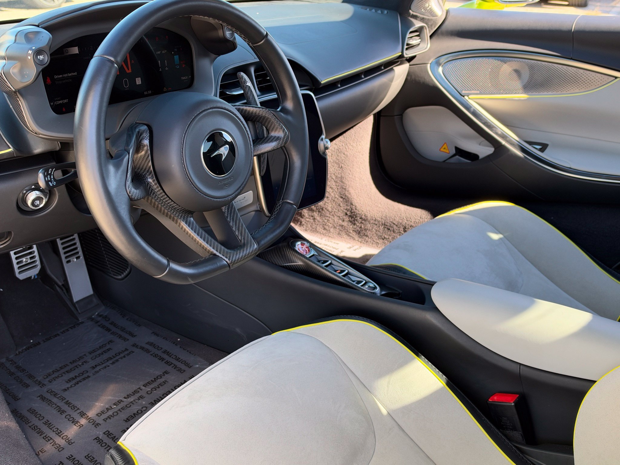 Used 2023 McLaren Artura RWD image 21