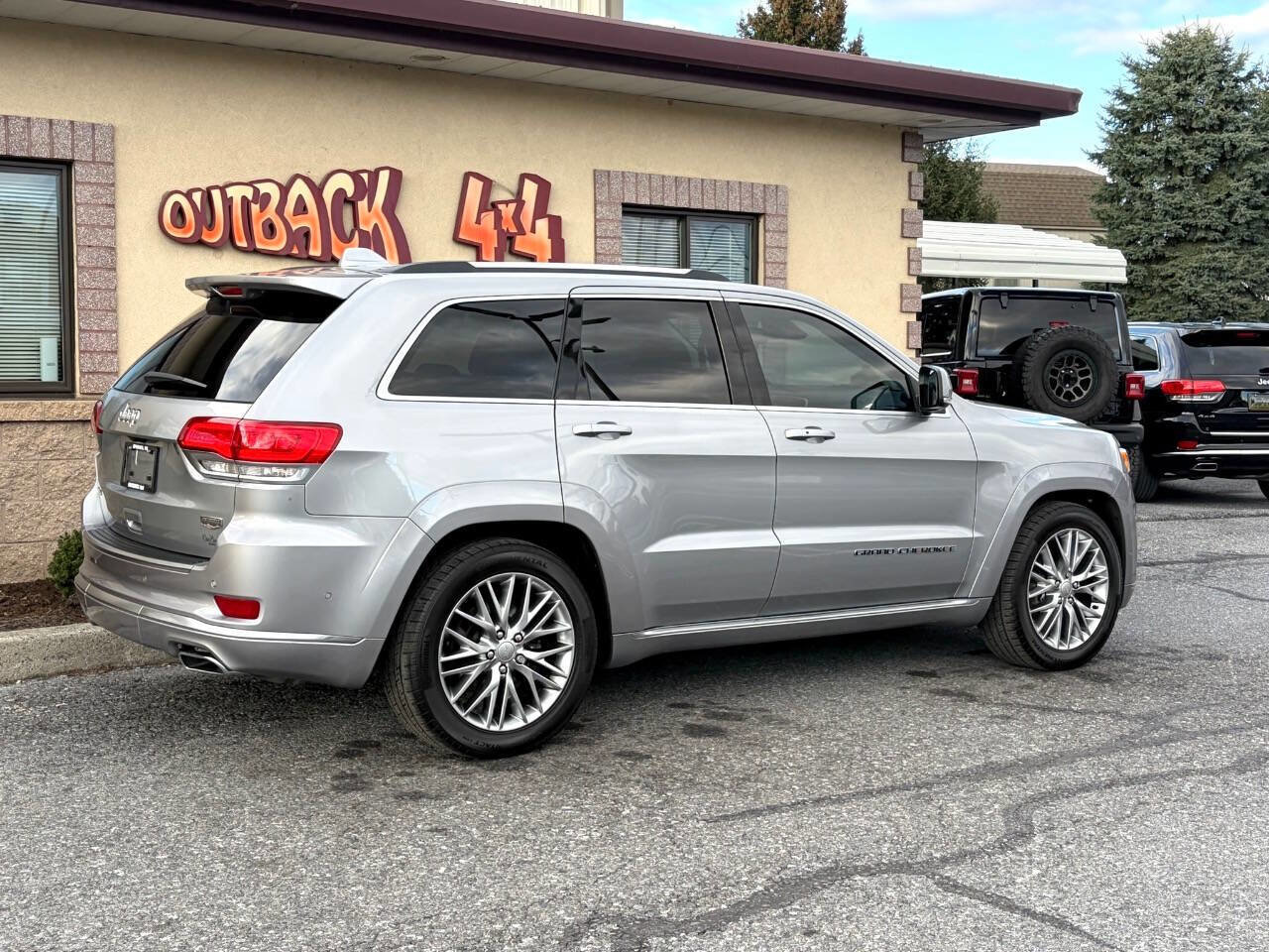 Used 2018 Jeep Grand Cherokee Summit w/ Platinum Series Group image 3