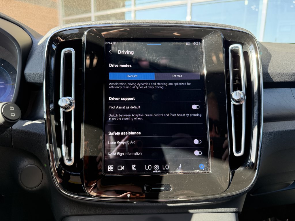 Used 2023 Volvo XC40 Recharge Ultimate AWD/4WD image 24