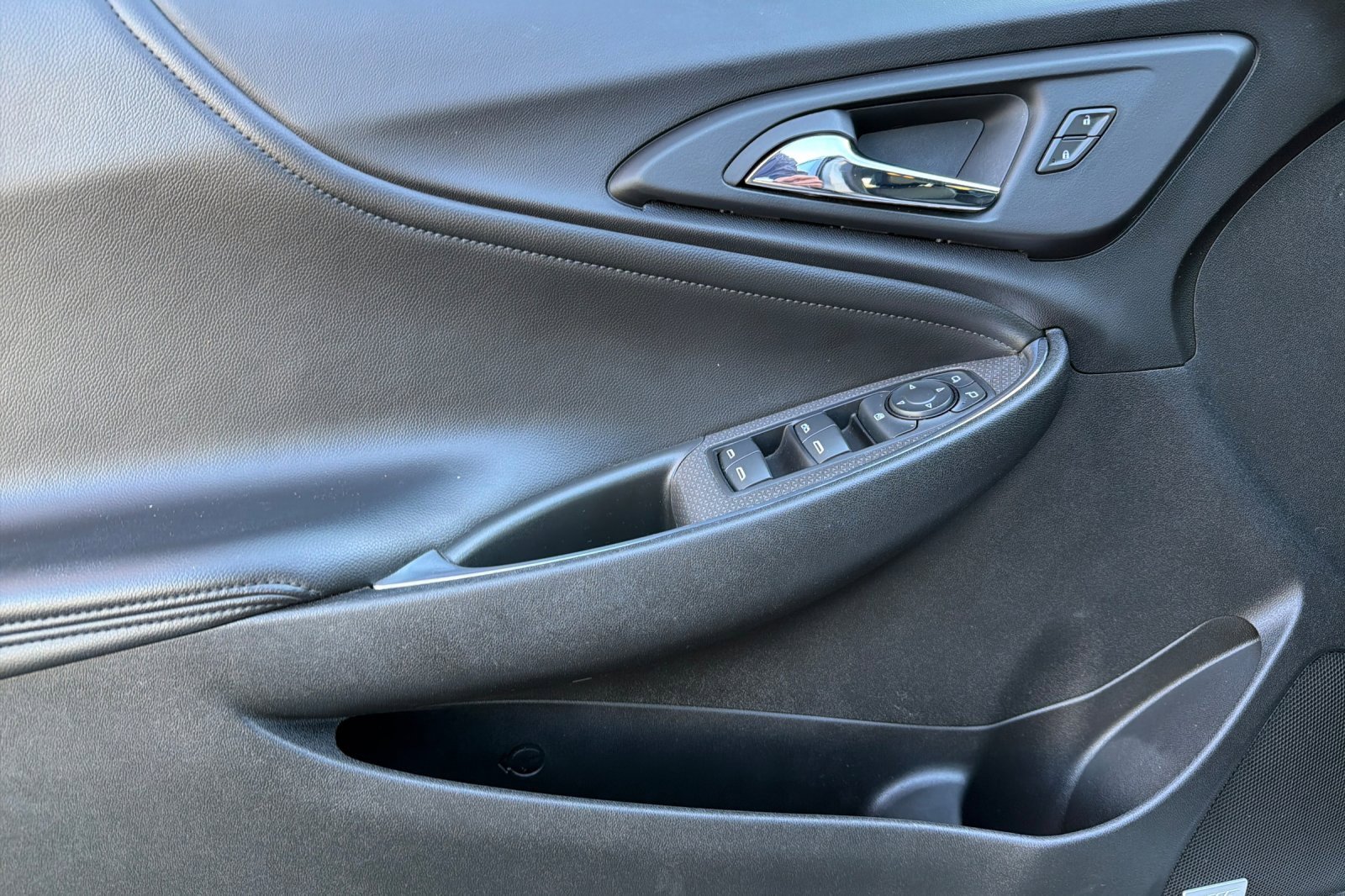 Used 2018 Chevrolet Malibu LT w/ Leather Package image 12