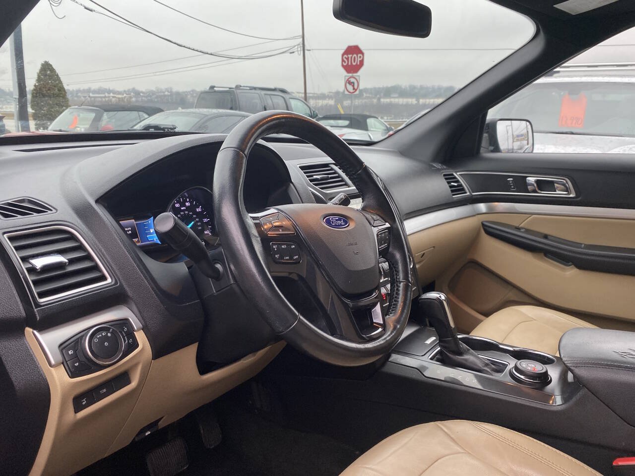 Used 2017 Ford Explorer XLT w/ Equipment Group 202A AWD/4WD image 13