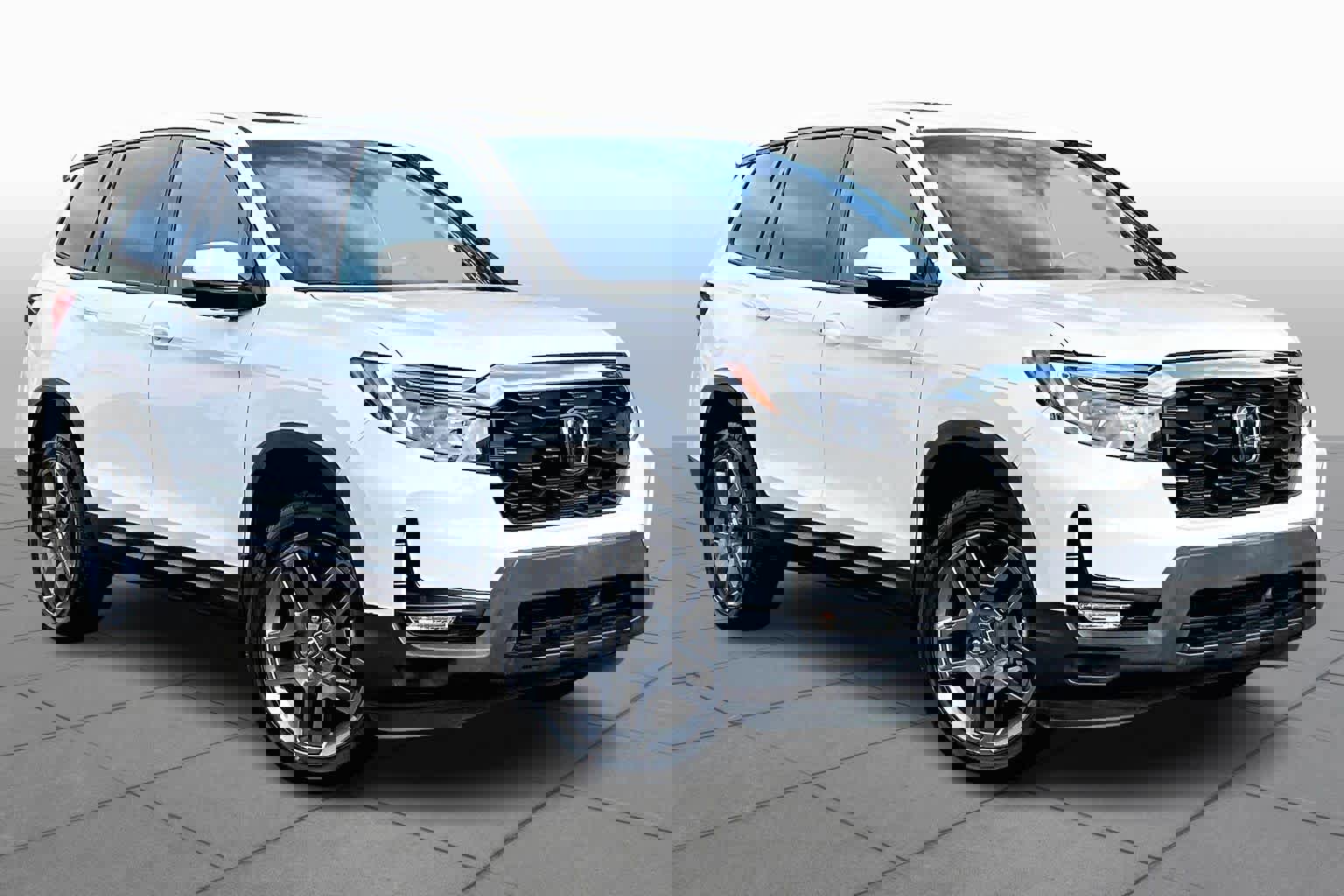 Used 2023 Honda Passport EX-L image 3