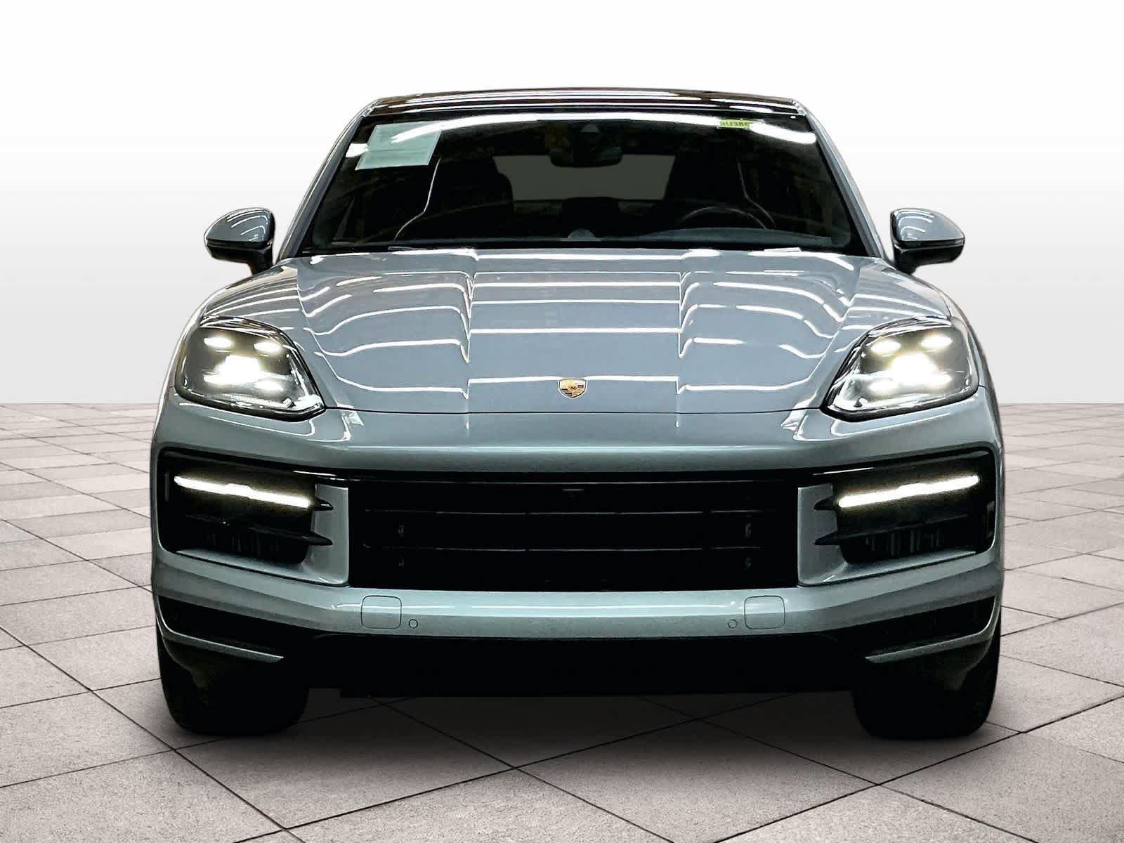 Used 2024 Porsche Cayenne S AWD/4WD image 3