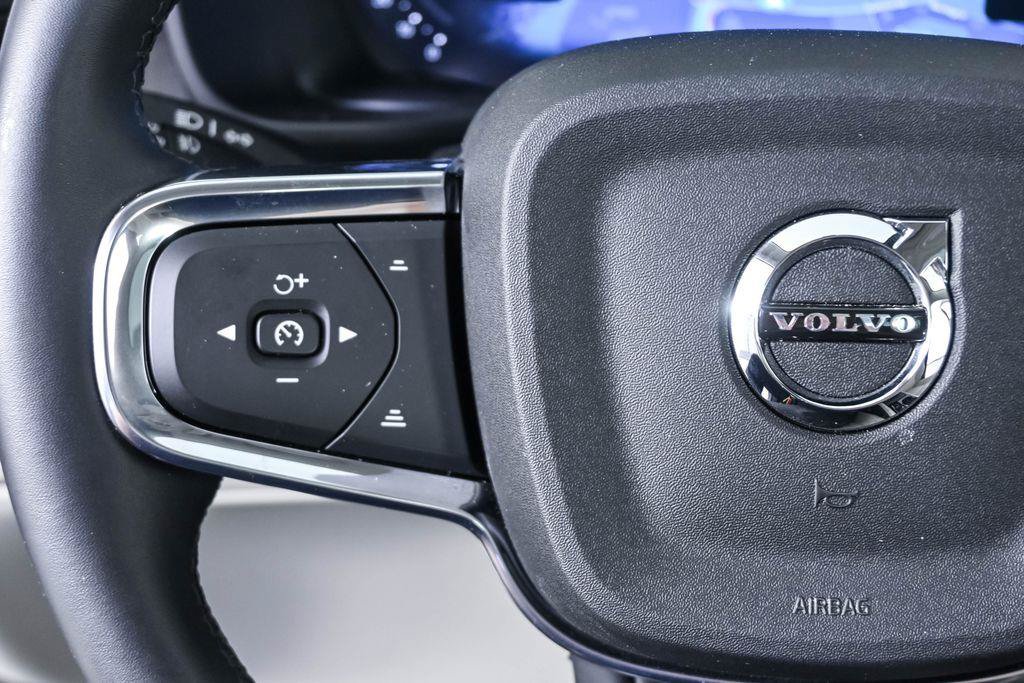 Certified 2026 Volvo XC40 B5 Plus AWD/4WD image 11