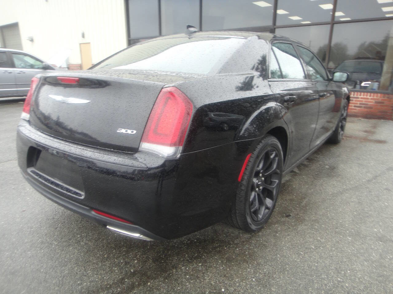 Used 2019 Chrysler 300 Touring w/ Sport Appearance Package image 6