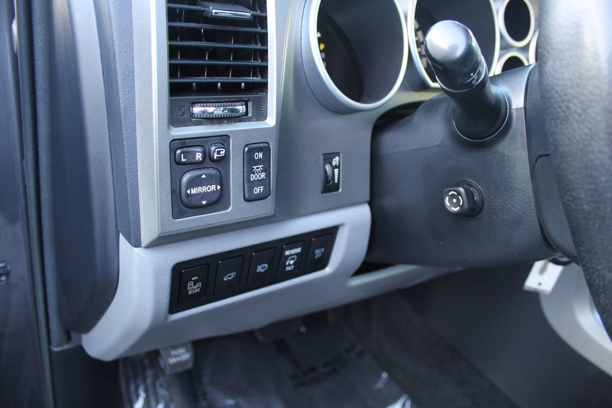 Used 2014 Toyota Sequoia Platinum AWD/4WD image 32