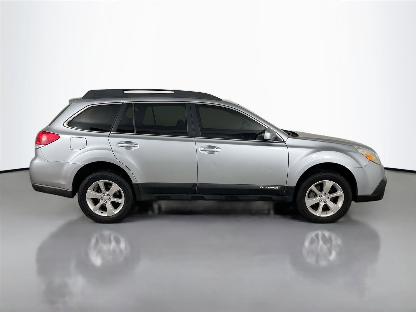 Used 2013 Subaru Outback 2.5i Premium w/ All-Weather Pkg image 16