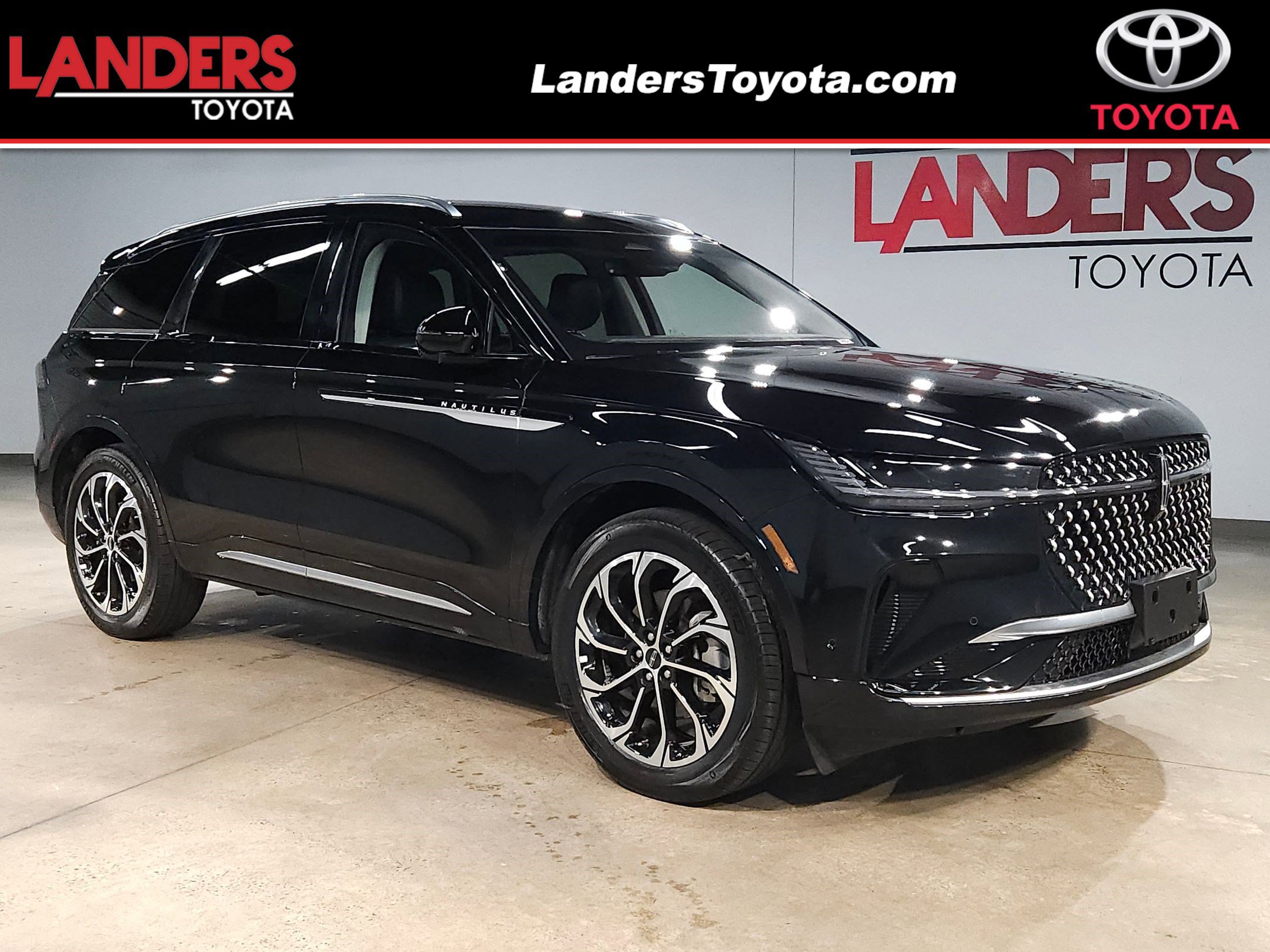 Used 2024 Lincoln Nautilus Reserve image 1