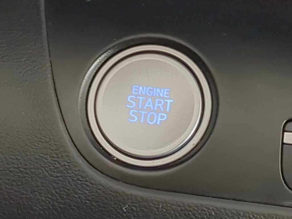 Certified 2024 Hyundai Elantra Limited image 36