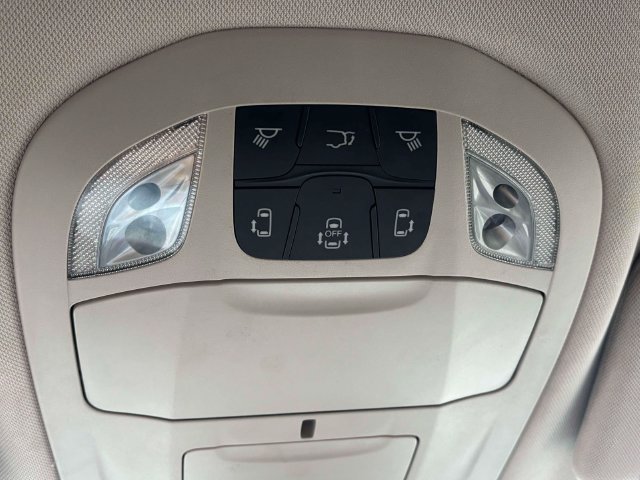 Used 2023 Chrysler Pacifica Touring-L FWD image 22