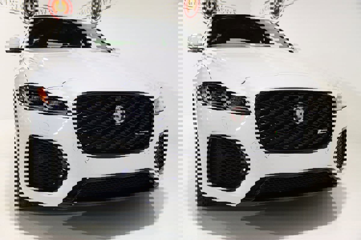 Used 2021 Jaguar XF R-Dynamic SE image 26