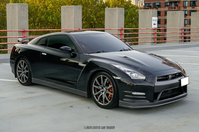 Used 2014 Nissan GT-R Premium w/ Premium Interior Package AWD/4WD image 12