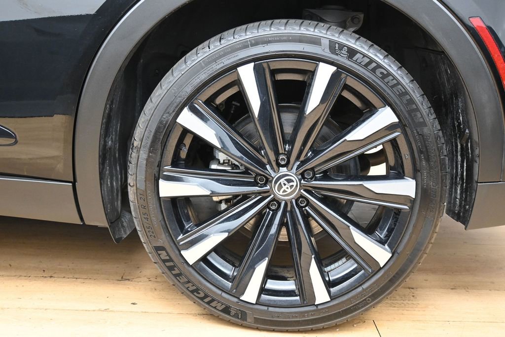 Used 2024 Toyota Crown Platinum AWD/4WD image 12