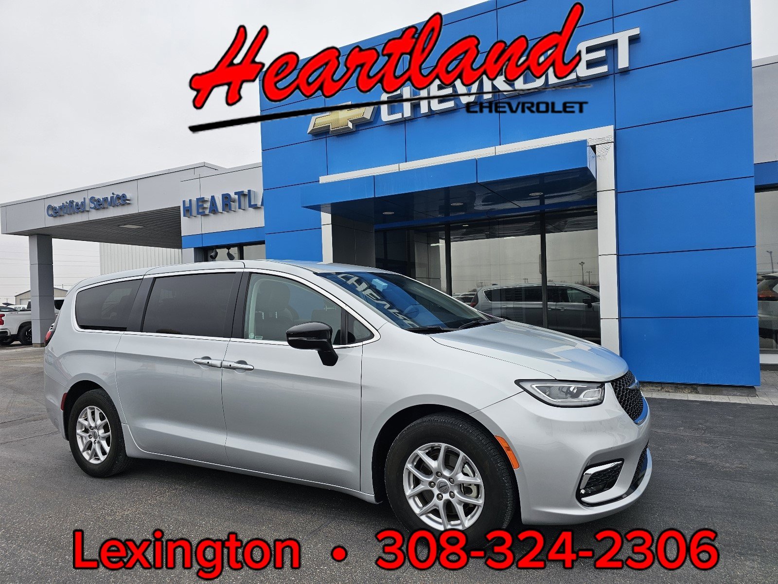 Used 2024 Chrysler Pacifica Touring-L FWD image 1