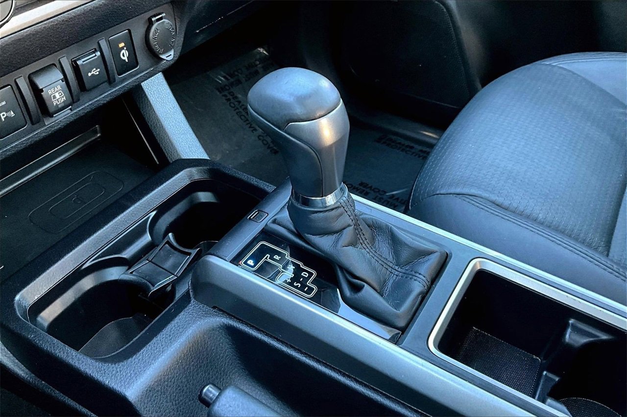 Used 2022 Toyota Tacoma Limited image 30