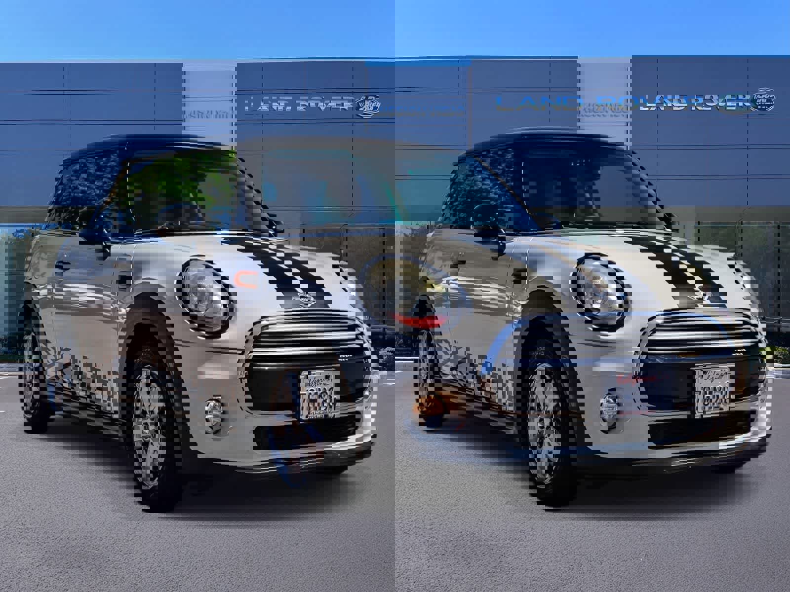 Used 2014 MINI Cooper 2-Door Hardtop image 3