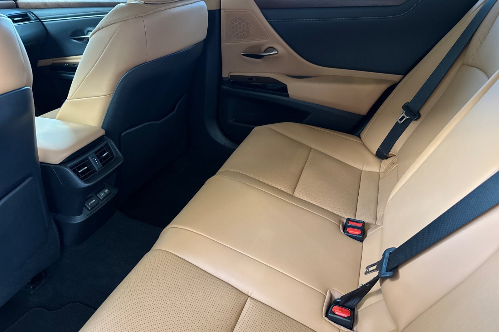 Certified 2025 Lexus ES 300h w/ Premium Package FWD image 15