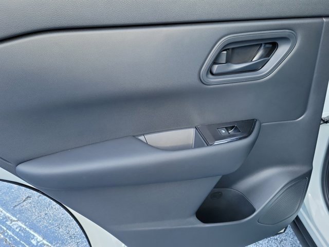 Used 2025 Nissan Rogue S image 16