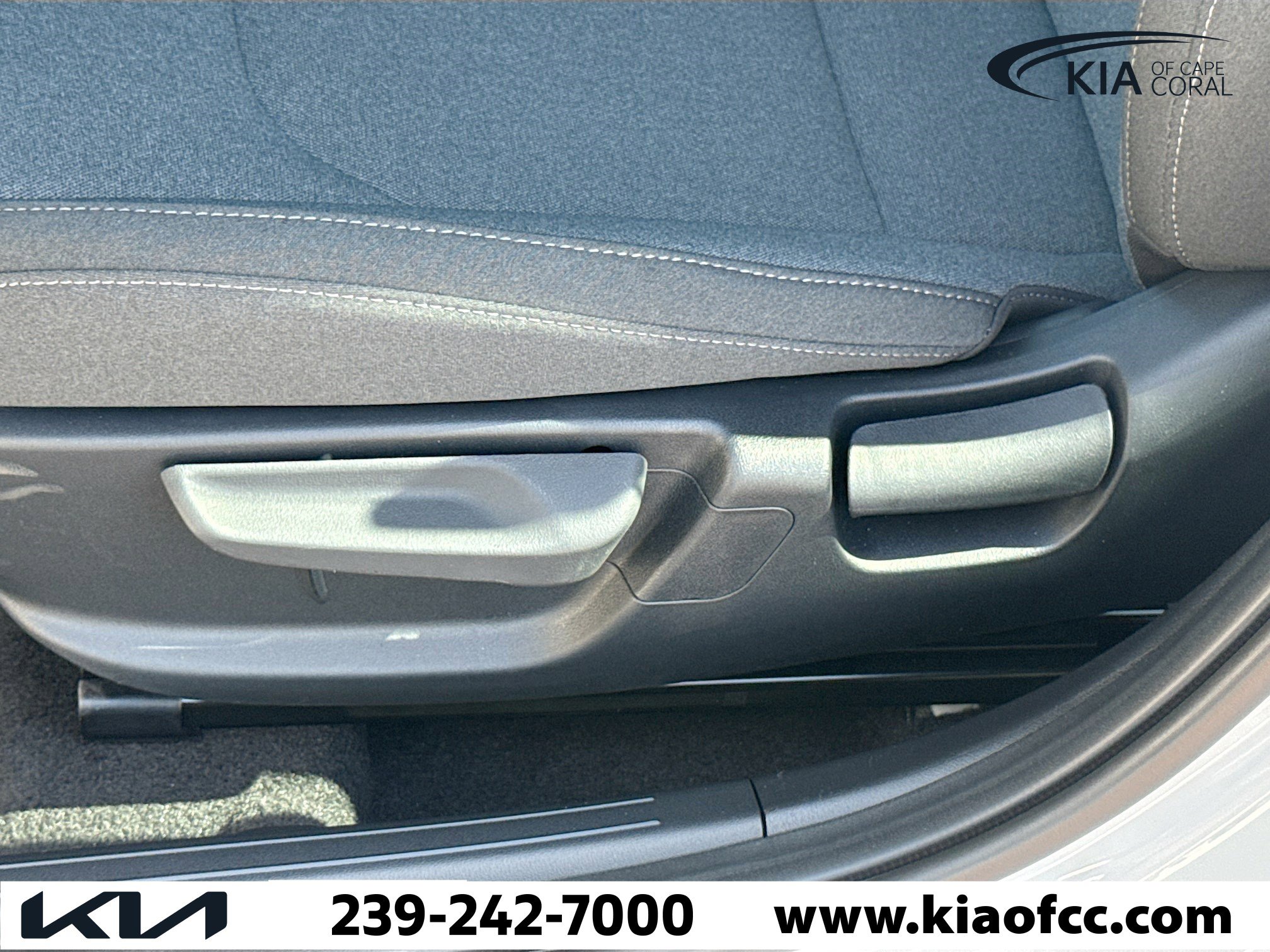 Used 2025 Kia K4 LXS image 23