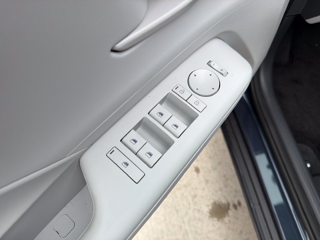 New 2027 Hyundai Kona SE FWD image 16