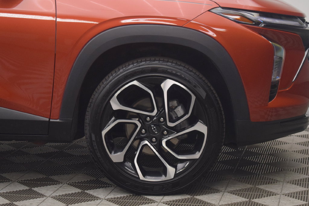 Used 2024 Chevrolet Trax RS w/ Driver Confidence Package FWD image 24