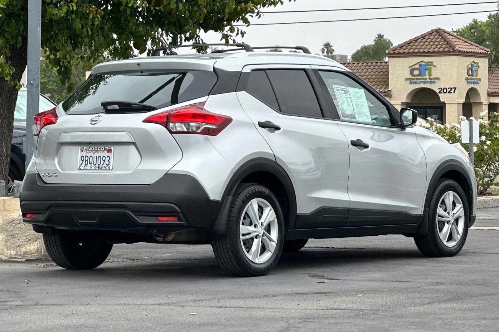 Used 2019 Nissan Kicks S FWD image 4